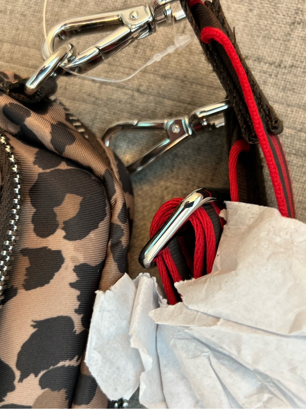 NWT lululemon athletica Leopard Print Crossbody Everywhere Bag - Picture 4 of 10